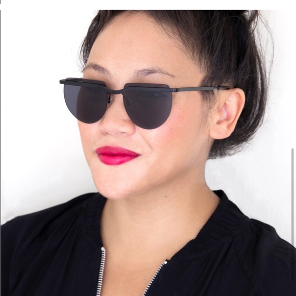 Le specs Mafia Moderne 1702022 as seen on Bella hadid - Picture 3 of 7